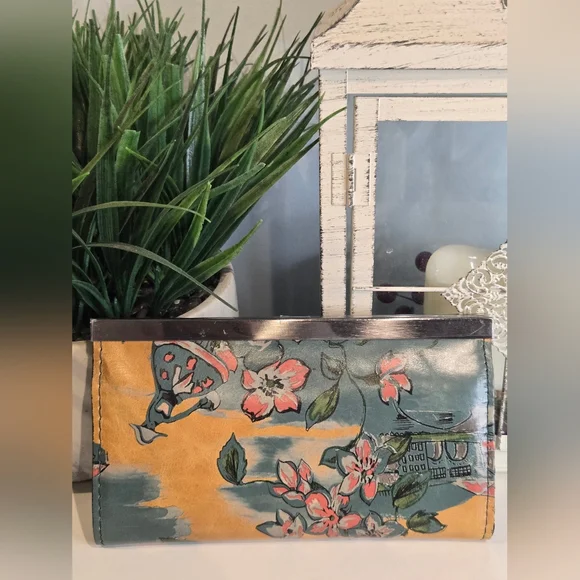 Patricia Nash "Beautiful Girl" Wallet - Picture 2 of 5